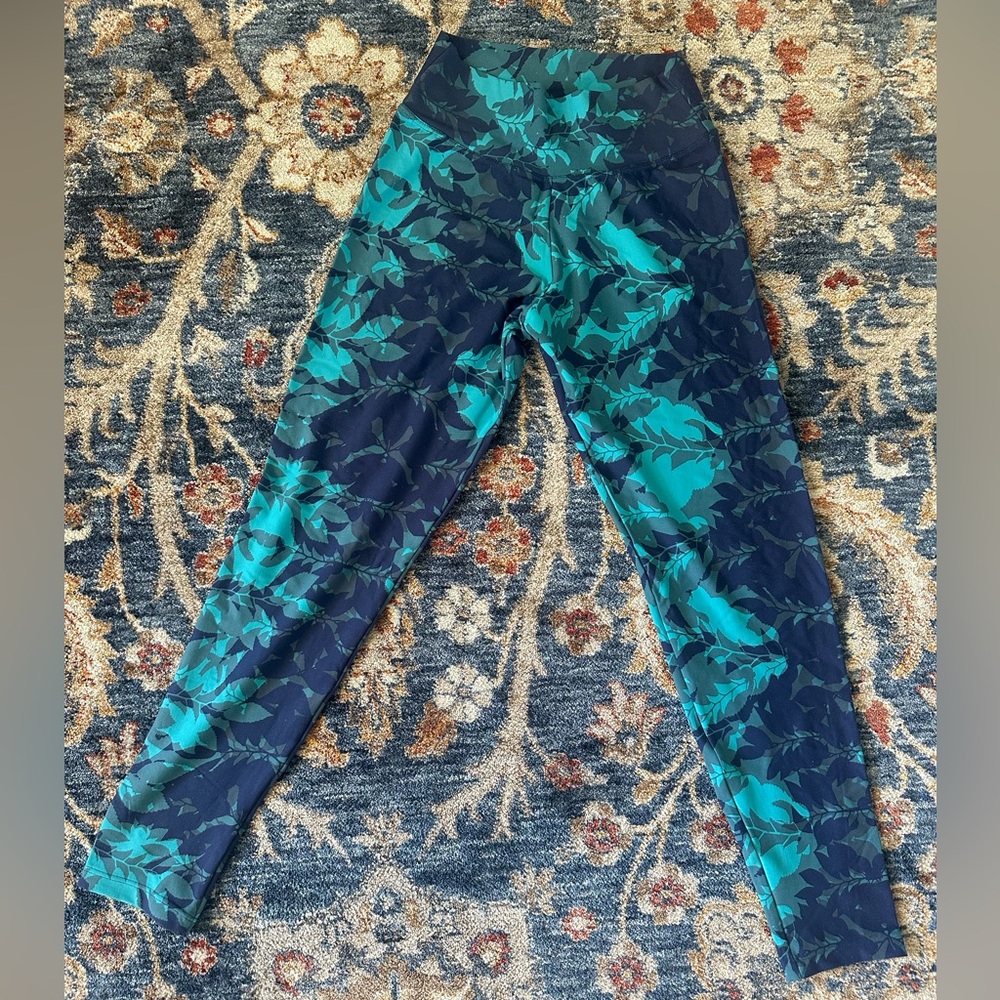 Liquido Active medium leggings. Blue botanical print. EUC.